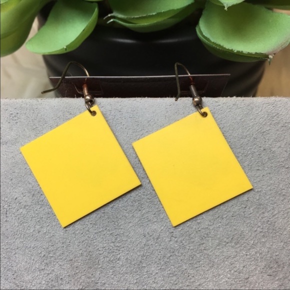 Vintage 90’s Boyfriend Wanted Caution Earrings - Picture 3 of 3